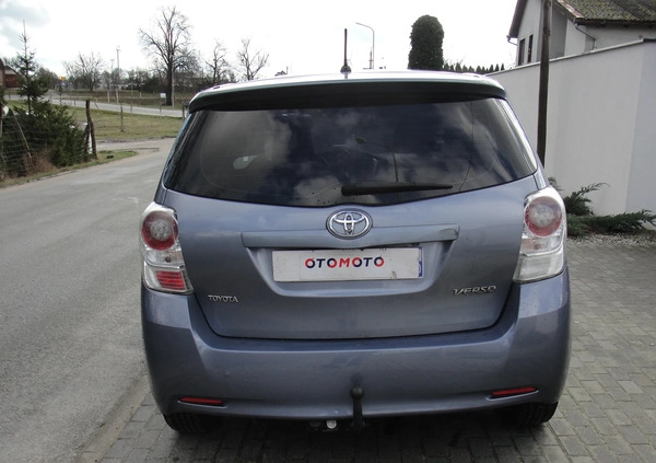 Toyota Verso cena 14800 przebieg: 187000, rok produkcji 2012 z Biecz małe 154